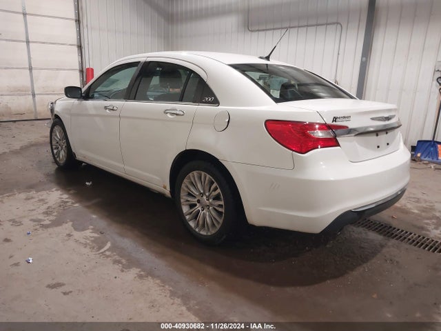 40930682 :رقم المزاد ، 1C3BC2FG1BN505927 vin ، 2011 Chrysler 200 Limited مزاد بيع