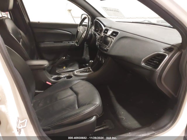 40930682 :رقم المزاد ، 1C3BC2FG1BN505927 vin ، 2011 Chrysler 200 Limited مزاد بيع
