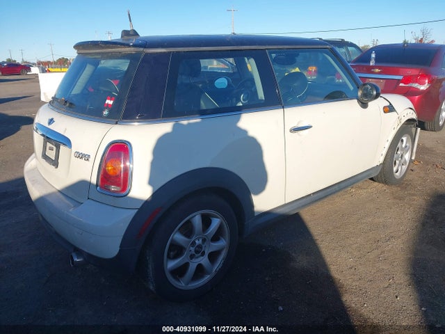 2010 MINI COOPER WMWMF3C52ATU77471 Photo 3