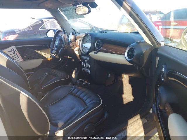 2010 MINI COOPER WMWMF3C52ATU77471 Photo 4