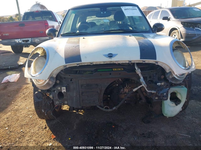 2010 MINI COOPER WMWMF3C52ATU77471 Photo 5