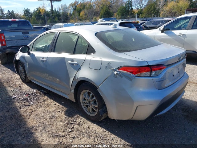 Toyota Corolla Hybrid Le 2022 JTDEAMDE8NJ043485 Image 3