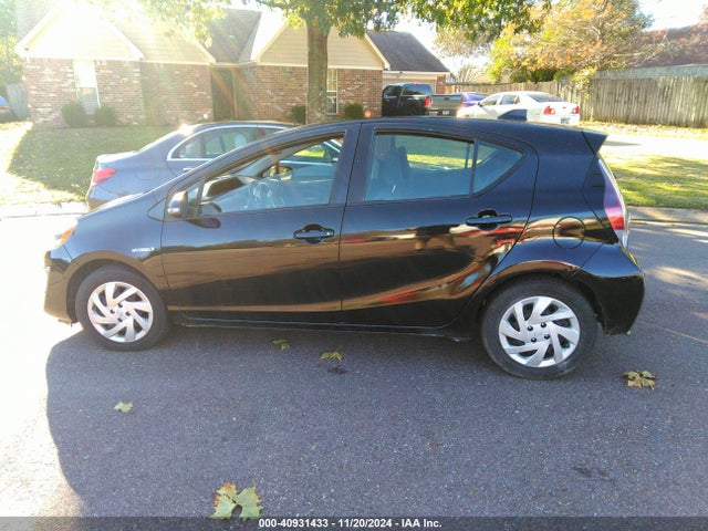 Toyota Prius C Two 2015 JTDKDTB34F1575873 Image 14