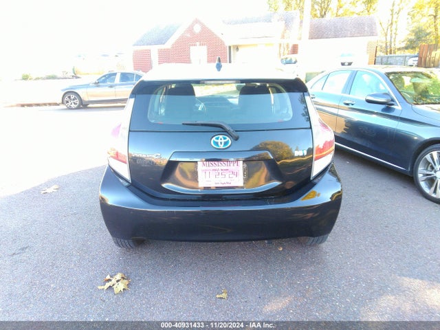 Toyota Prius C Two 2015 JTDKDTB34F1575873 Image 16