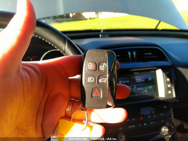 2017 JAGUAR XE SAJAJ4BV5HA970337 Photo 10