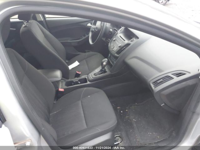 1FADP3K28HL282434 Ford FOCUS SE