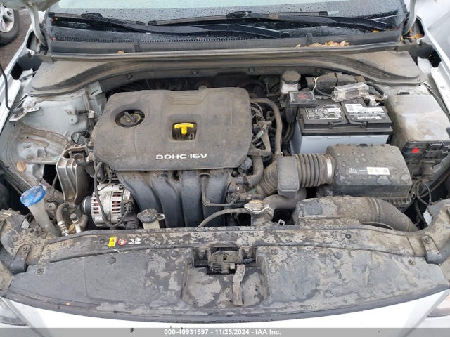 Hyundai ELANTRA SE 2018 5NPD74LF6JH384200 Image 10