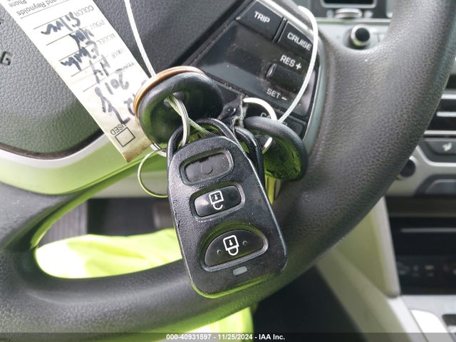 Hyundai ELANTRA SE 2018 5NPD74LF6JH384200 Image 11