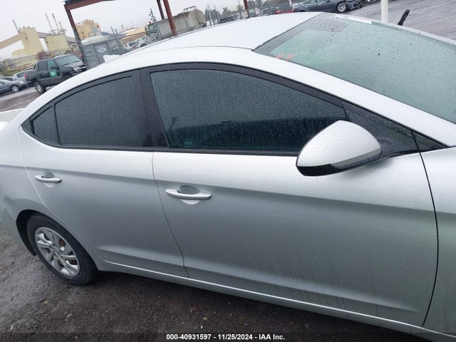 Hyundai ELANTRA SE 2018 5NPD74LF6JH384200 Image 13