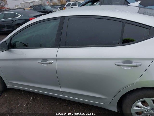 Hyundai ELANTRA SE 2018 5NPD74LF6JH384200 Image 14