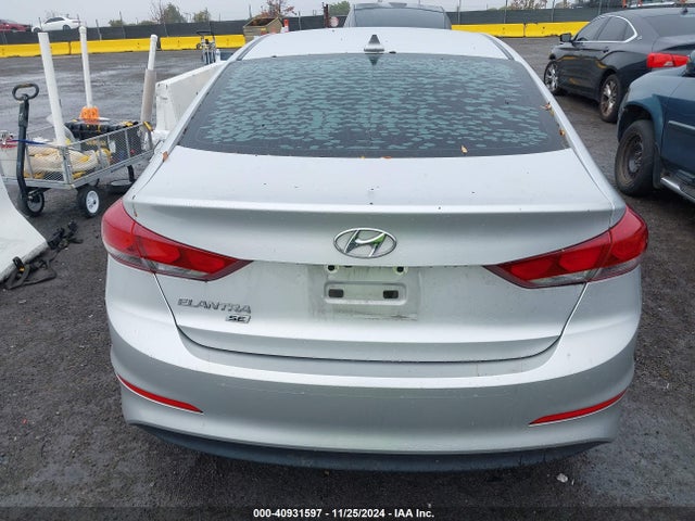 Hyundai ELANTRA SE 2018 5NPD74LF6JH384200 Image 16