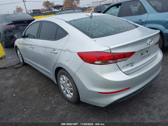 Hyundai ELANTRA SE 2018 5NPD74LF6JH384200 Image 3
