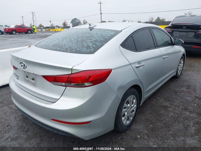 Hyundai ELANTRA SE 2018 5NPD74LF6JH384200 Image 4