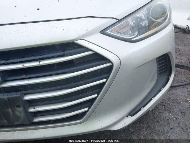 Hyundai ELANTRA SE 2018 5NPD74LF6JH384200 Image 6