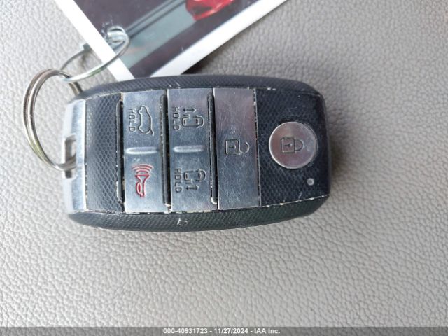 KNDMB5C18J6360533 KIA SEDONA LX