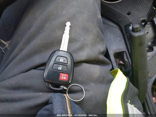 JTMZFREV2FJ052912 Toyota RAV4 LE