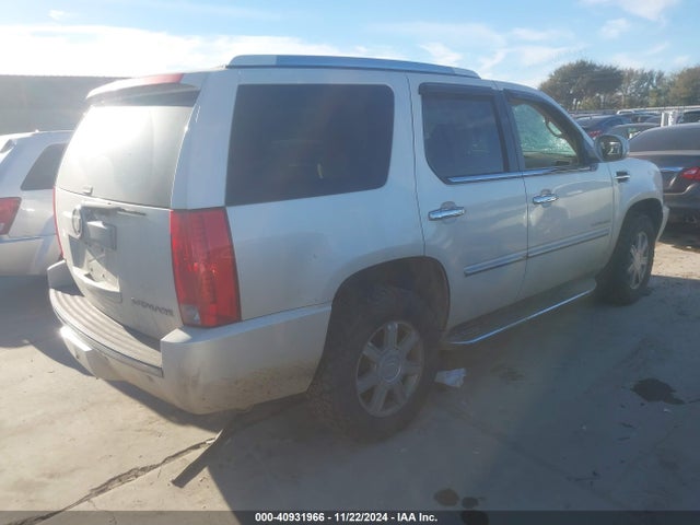 2011 CADILLAC ESCALADE 1GYS3AEF0BR186456 Photo 3