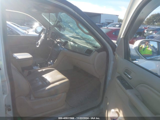 2011 CADILLAC ESCALADE 1GYS3AEF0BR186456 Photo 4