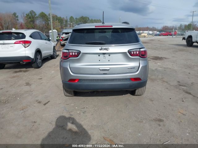 3C4NJCBB7JT287117 Jeep Compass Latitude Fwd