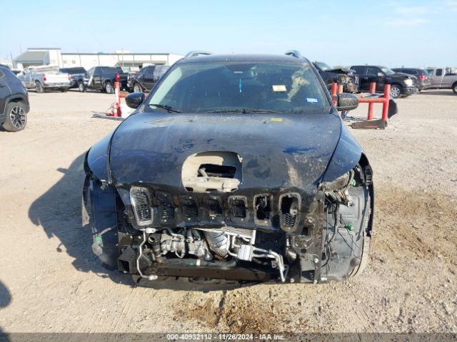 1C4PJLCB2JD566813 Jeep Cherokee Latitude Fwd