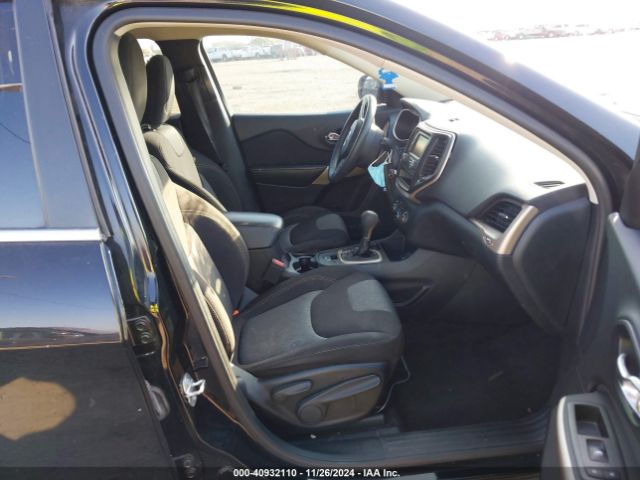 1C4PJLCB2JD566813 Jeep Cherokee Latitude Fwd