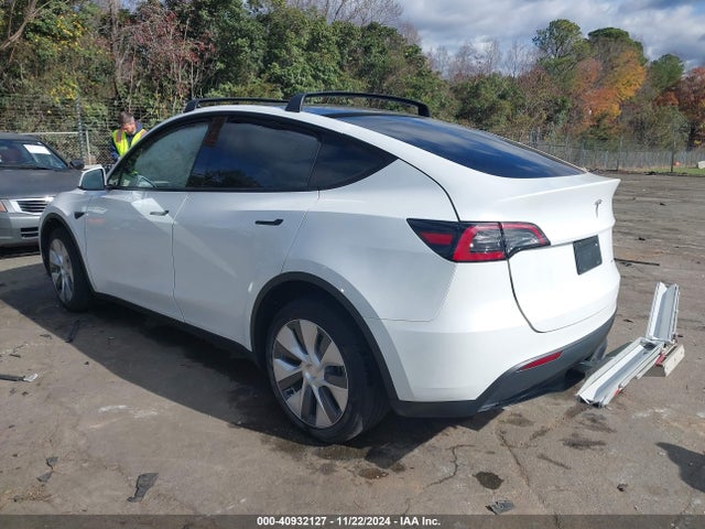 2023 TESLA MODEL Y 7SAYGDEE9PA104184 Photo 2