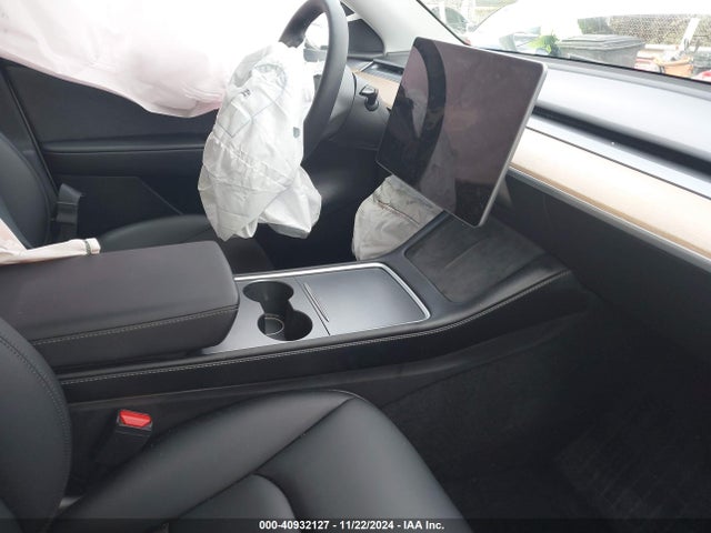 2023 TESLA MODEL Y 7SAYGDEE9PA104184 Photo 4