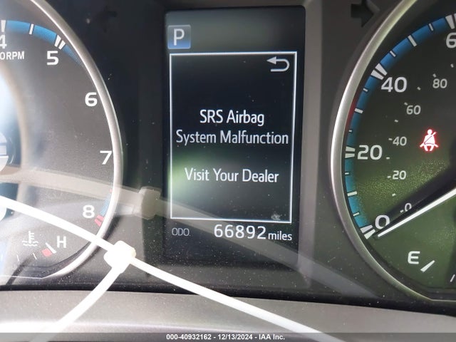 Toyota RAV4 LE 2017 2T3ZFREV6HW336497 Image 16