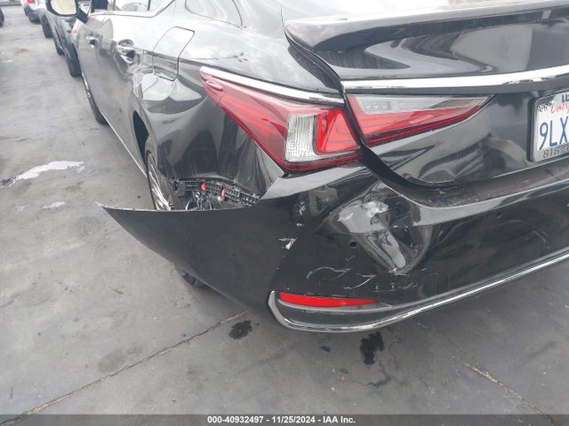 58AEA1C16RU047251 Lexus Es 300h Luxury