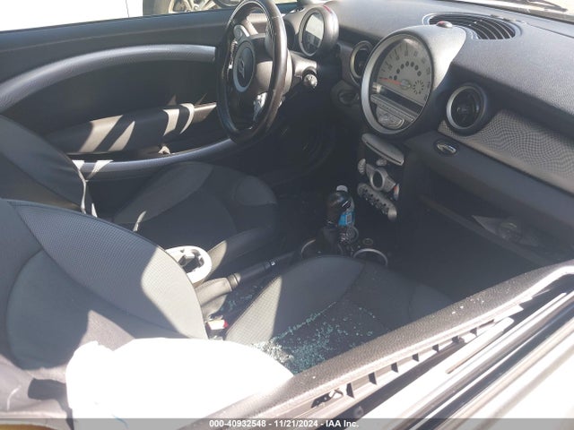 2010 MINI COOPER S WMWMF7C55ATZ72125 Photo 4