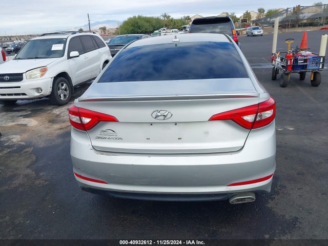 Hyundai SONATA SE 2015 5NPE24AF8FH001130 Image 12