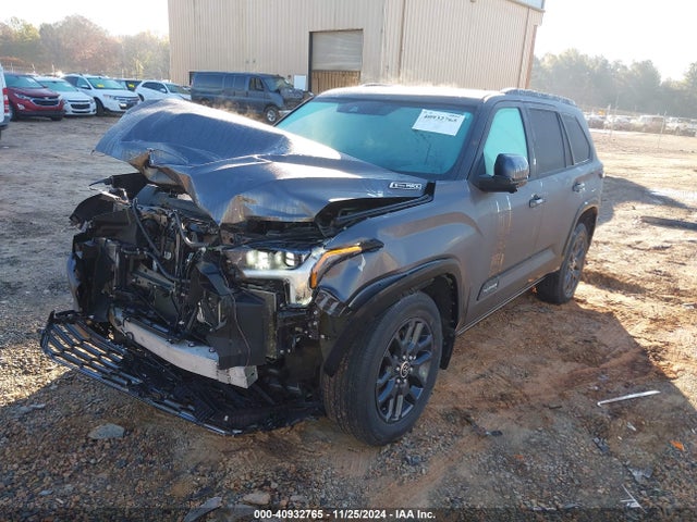 Toyota Sequoia Platinum 2023 7SVAAABA4PX014326 Image 2