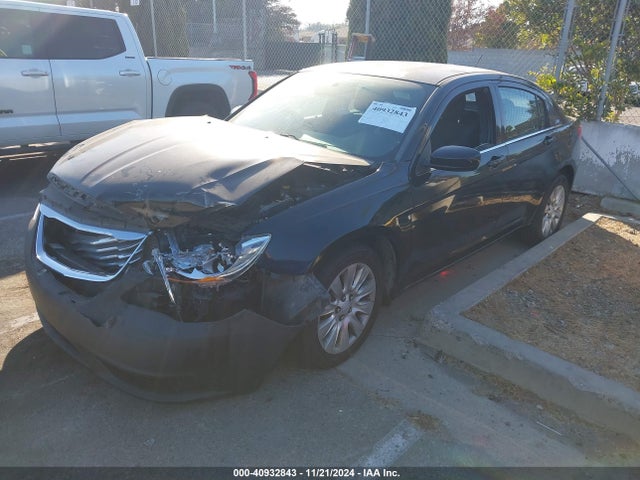 Chrysler 200 LX 2014 1C3CCBAB2EN125225 Image 2
