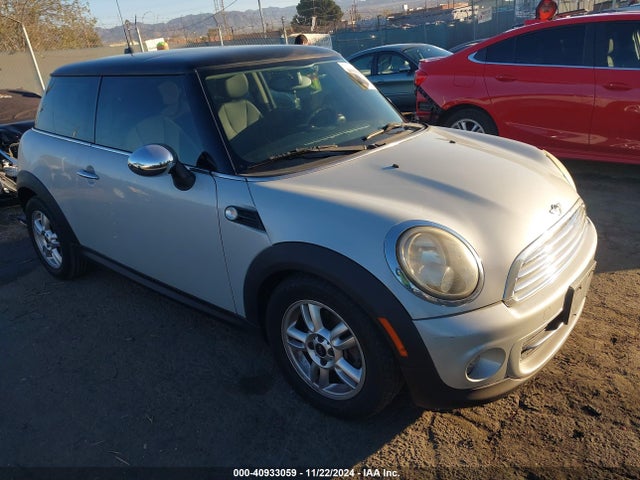 2011 MINI COOPER WMWSU3C58BT093015 Photo 0
