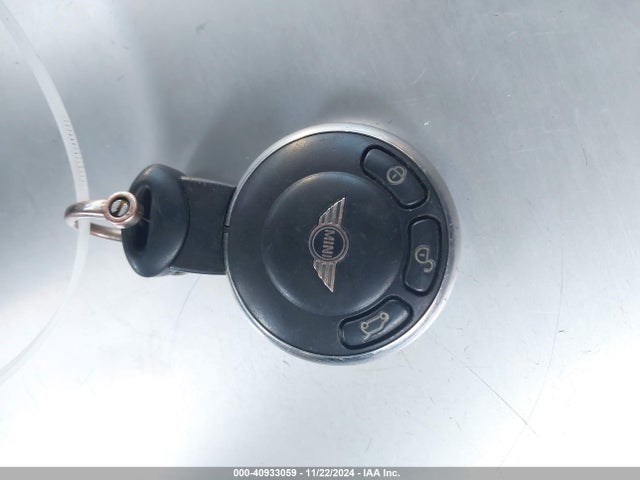 2011 MINI COOPER WMWSU3C58BT093015 Photo 10