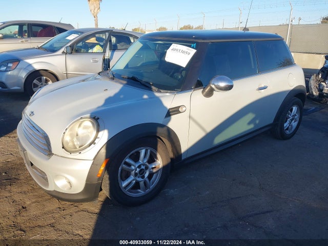 2011 MINI COOPER WMWSU3C58BT093015 Photo 1
