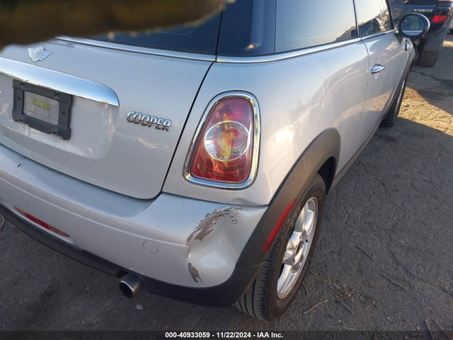 2011 MINI COOPER WMWSU3C58BT093015 Photo 5