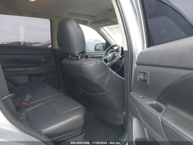 JA4AD3A34FZ007213 Mitsubishi Outlander Se