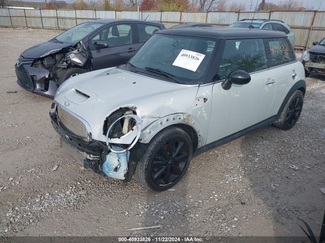 2011 MINI COOPER S WMWSV3C58BTY15385 Photo 1
