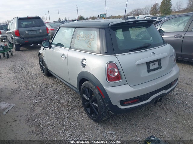 2011 MINI COOPER S WMWSV3C58BTY15385 Photo 2