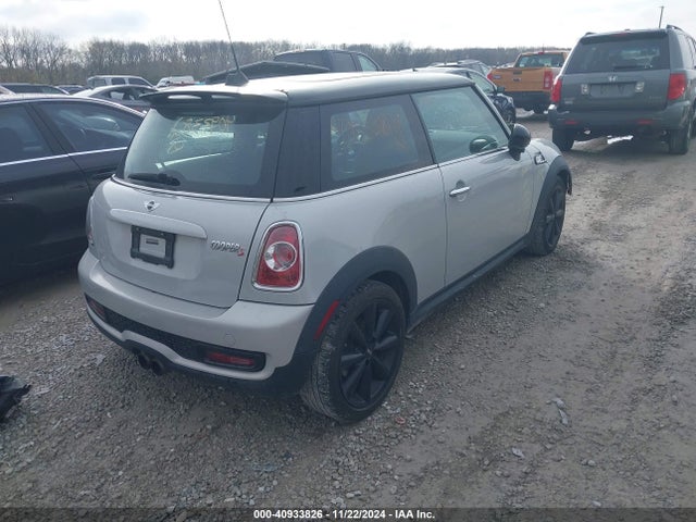 2011 MINI COOPER S WMWSV3C58BTY15385 Photo 3