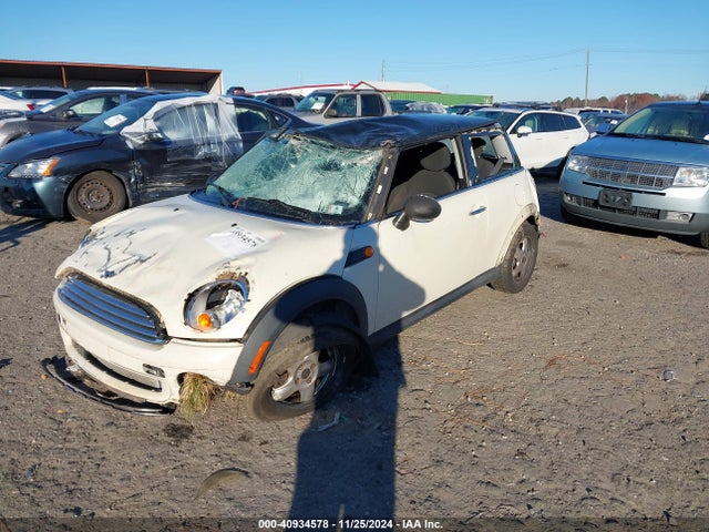 2007 MINI COOPER WMWMF335X7TU61107 Photo 1