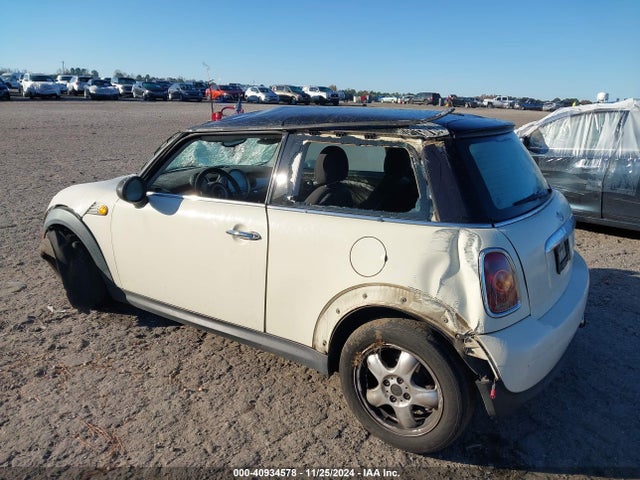 2007 MINI COOPER WMWMF335X7TU61107 Photo 2