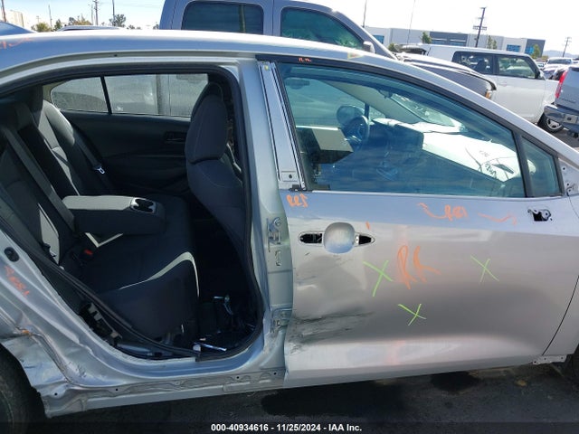 Toyota COROLLA LE 2022 5YFEPMAE2NP334045 Image 14