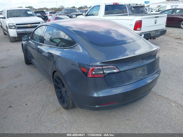 2018 TESLA MODEL 3 5YJ3E1EA6JF009441 Photo 2