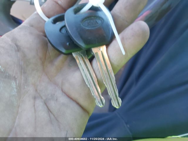 KNDMH4C77E6570821 KIA SEDONA EX