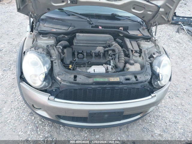 2010 MINI COOPER S CLUBMAN WMWMM3C53ATP94715 Photo 9