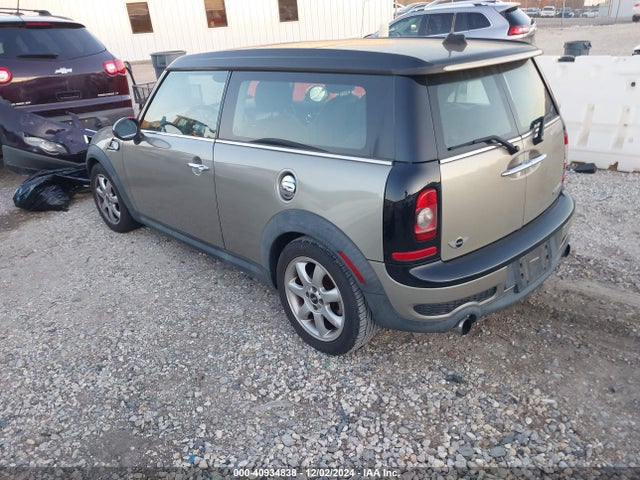 2010 MINI COOPER S CLUBMAN WMWMM3C53ATP94715 Photo 2