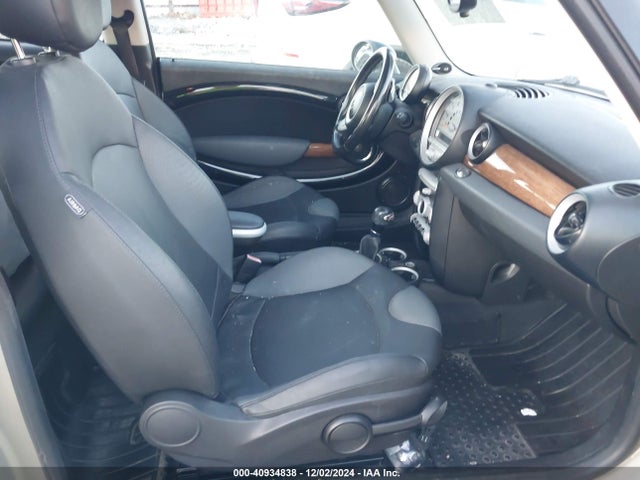 2010 MINI COOPER S CLUBMAN WMWMM3C53ATP94715 Photo 4
