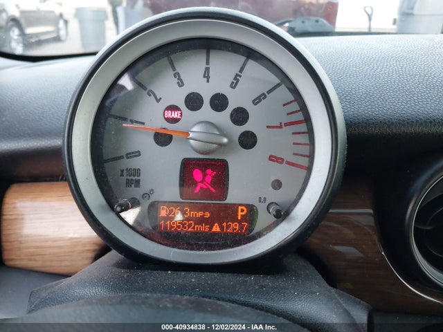 2010 MINI COOPER S CLUBMAN WMWMM3C53ATP94715 Photo 6